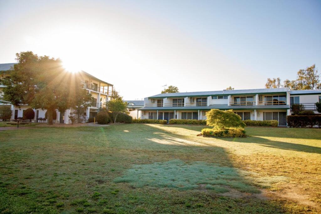 Yarrawonga Mulwala Golf Club Ξενοδοχείο Εξωτερικό φωτογραφία The Village, 2015