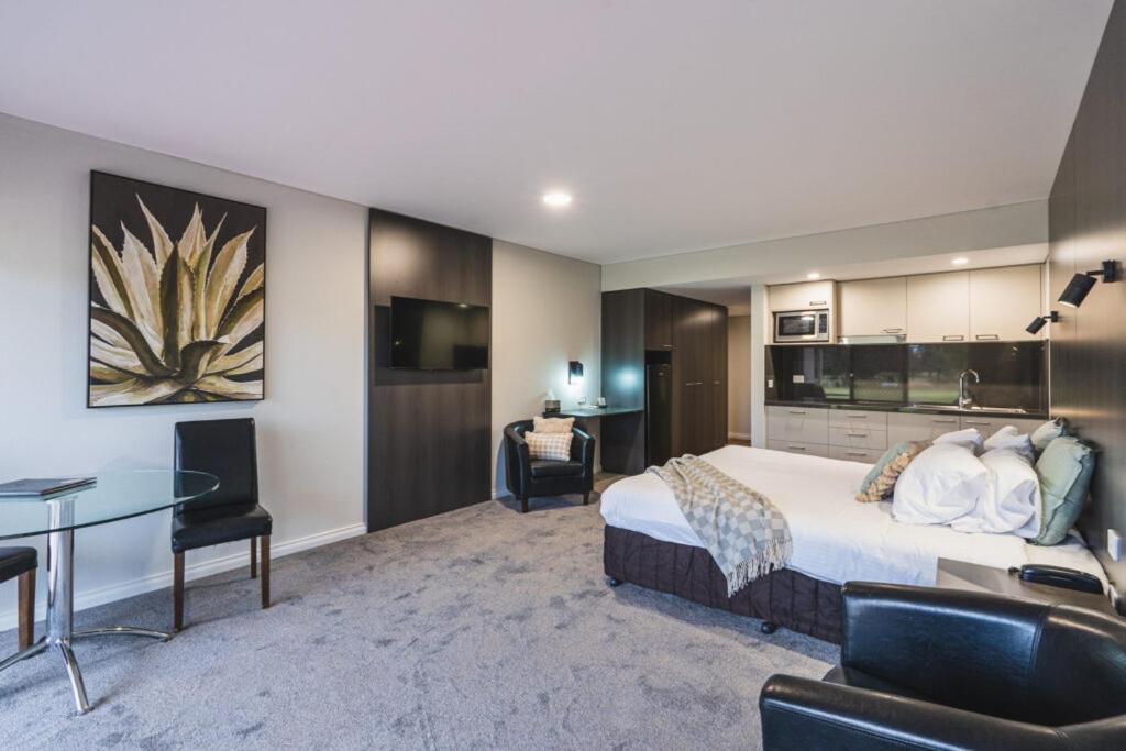 Yarrawonga Mulwala Golf Club Ξενοδοχείο Εξωτερικό φωτογραφία Studio apartment