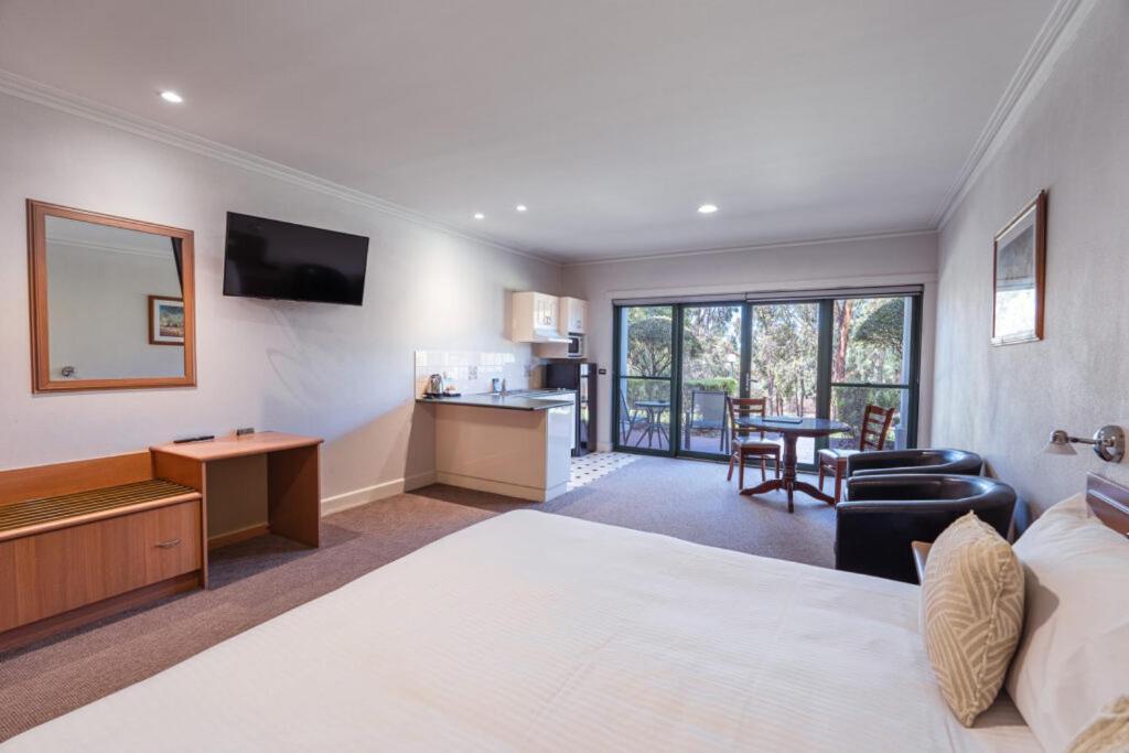 Yarrawonga Mulwala Golf Club Ξενοδοχείο Εξωτερικό φωτογραφία Studio Suite