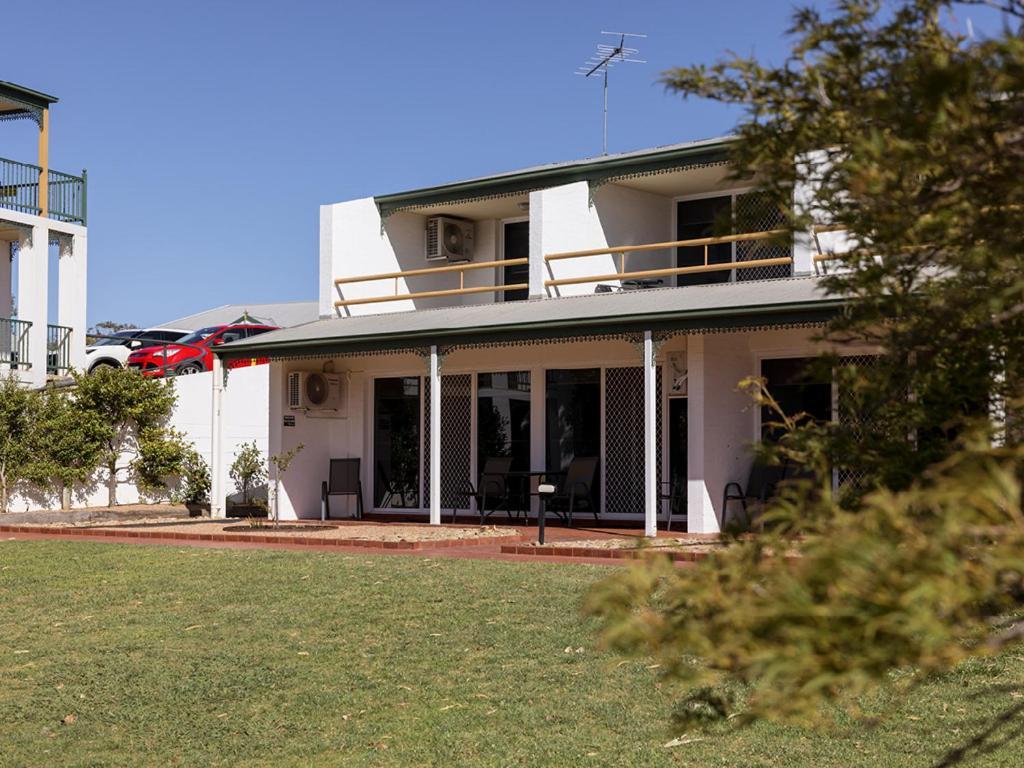 Yarrawonga Mulwala Golf Club Ξενοδοχείο Εξωτερικό φωτογραφία The house at 1001 North Beach Road, Esperance, Western Australia
