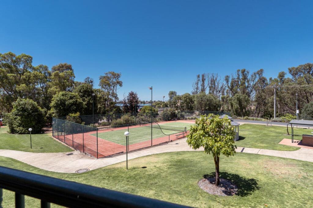 Yarrawonga Mulwala Golf Club Ξενοδοχείο Εξωτερικό φωτογραφία Tennis and netball courts at the University of South Australia's City Campus