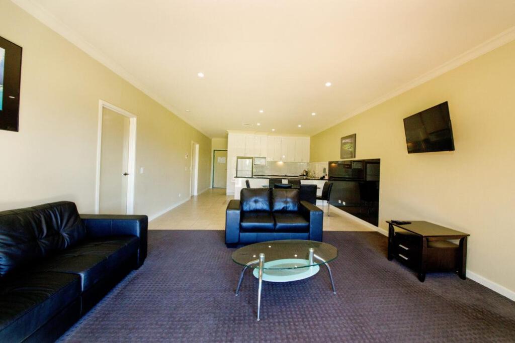 Yarrawonga Mulwala Golf Club Ξενοδοχείο Εξωτερικό φωτογραφία A typical apartment at the hotel
