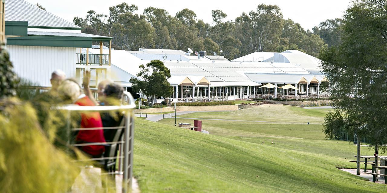 Yarrawonga Mulwala Golf Club Ξενοδοχείο Εξωτερικό φωτογραφία The clubhouse at the Adelaide Oval
